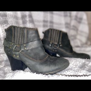 BOC Born Grey Leather Booties Women (short boots)